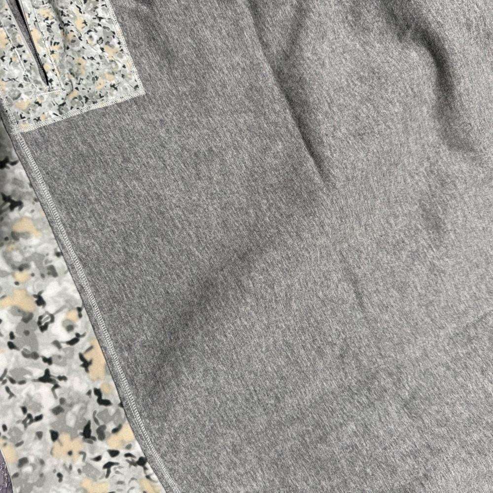 Lululemon Throw me Over scarf with zipper pocket